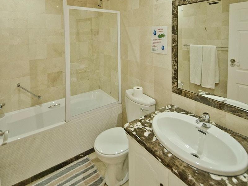 The Russel Hotel Книсна Екстер'єр фото