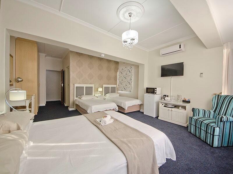 The Russel Hotel Книсна Екстер'єр фото