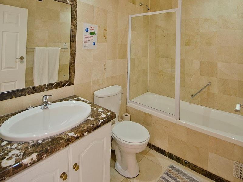 The Russel Hotel Книсна Екстер'єр фото
