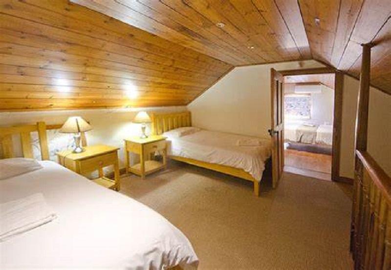 The Russel Hotel Книсна Екстер'єр фото