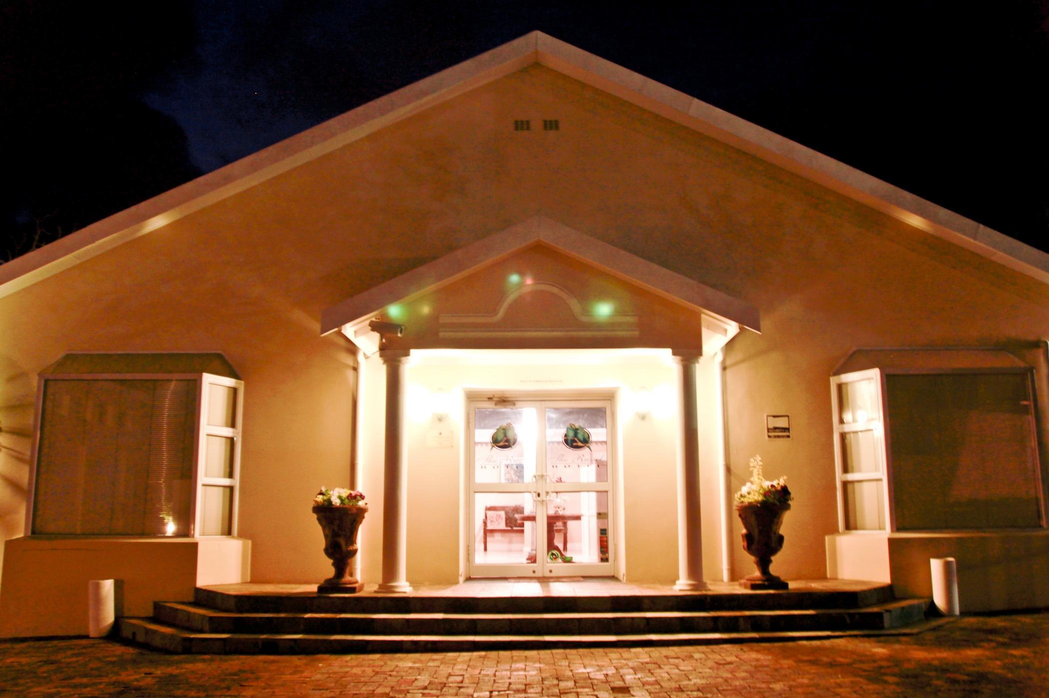 The Russel Hotel Книсна Екстер'єр фото