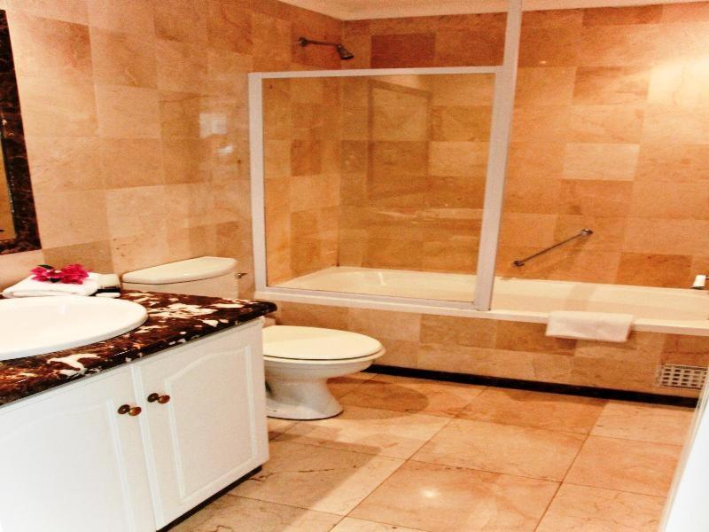 The Russel Hotel Книсна Номер фото