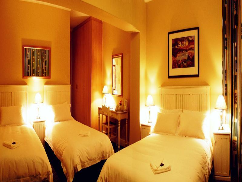 The Russel Hotel Книсна Екстер'єр фото