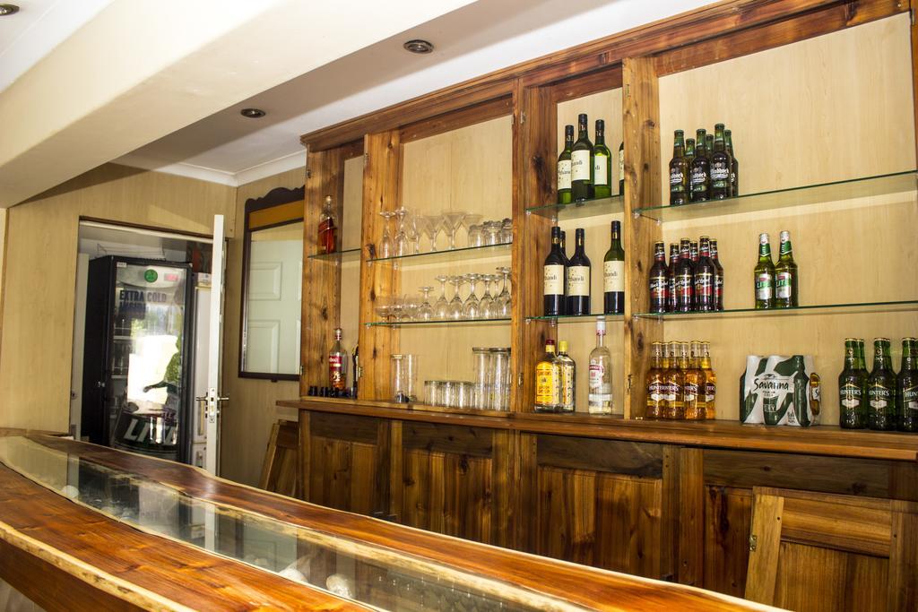 The Russel Hotel Книсна Екстер'єр фото