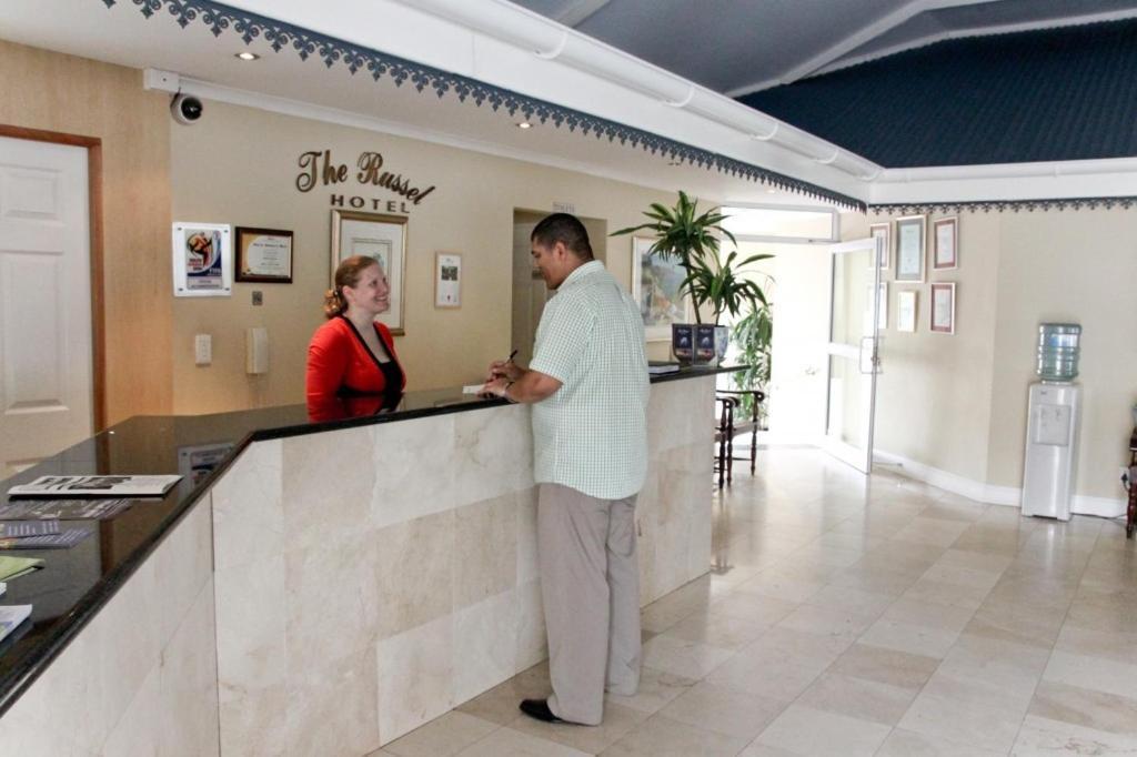 The Russel Hotel Книсна Екстер'єр фото